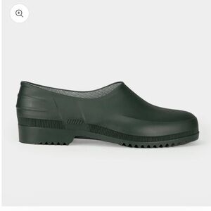 Brand new sold out plasticana gardening clogs in verte